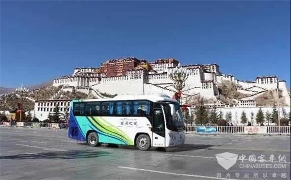 首批國六客車交付！福田歐輝客車助力拉薩綠色交通品質(zhì)升級(jí)(圖2)